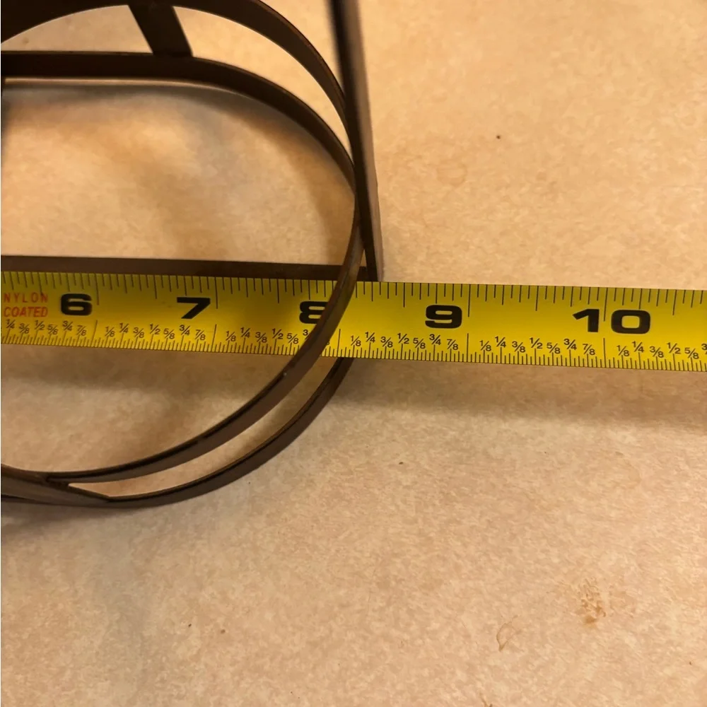 Vintage-Style Brown Metal Bottle Carrier - Picture 5 of 8